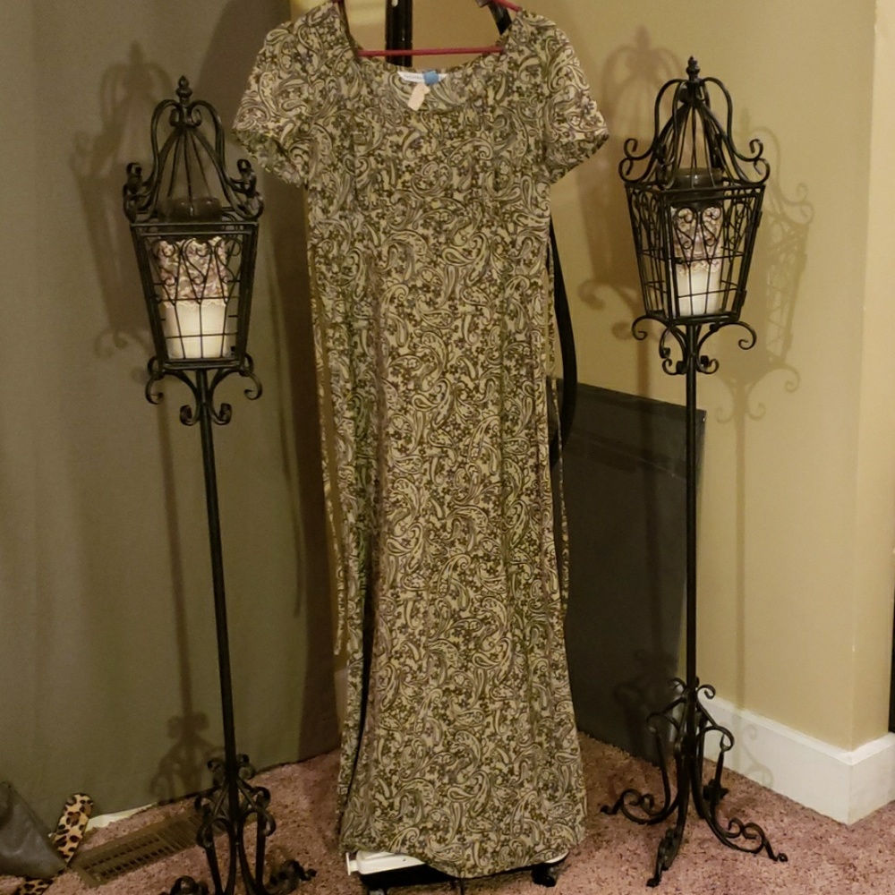 On Sale!  Beautiful slim fit dress